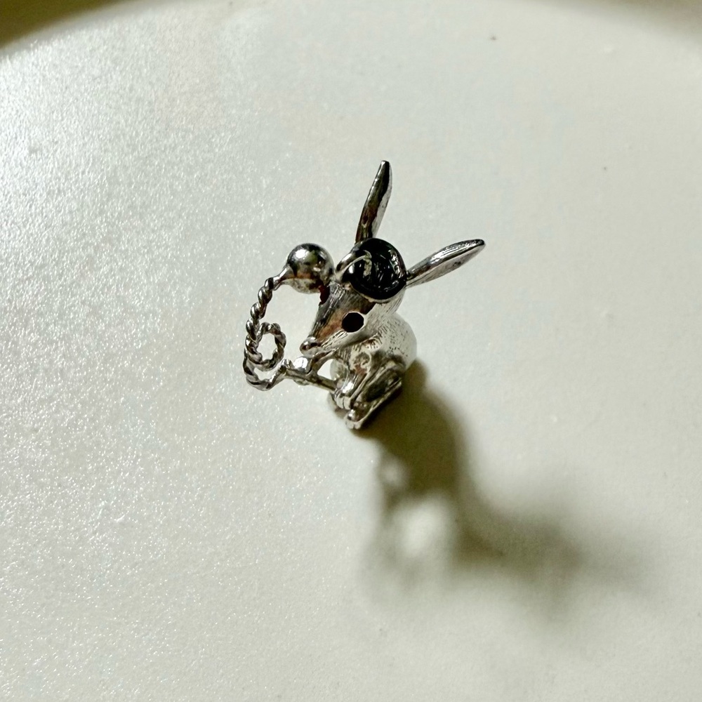 Vintage Sterling Silver Wells Bunny Charm - Picture 3 of 9